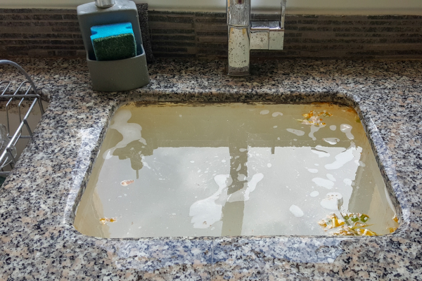 Como Consertar um Ralo Entupido Sem Usar Produtos Químicos Agressivos